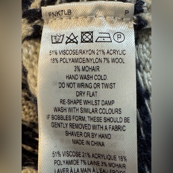 French Connection Fair Isle Black/Cream Knit Crew Sweater. Women’s Medium.‎ NWT. - Picture 4 of 5